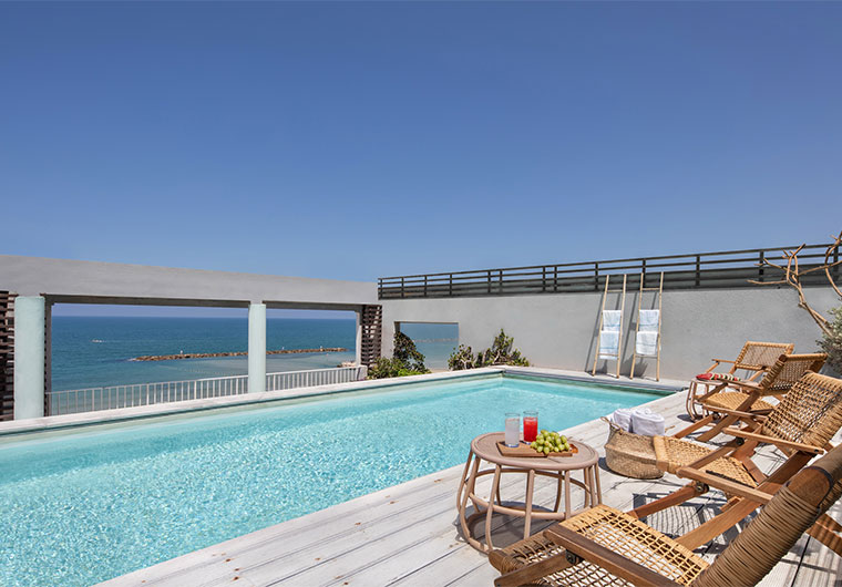 Beach Front Penthouse pool